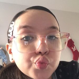 Meet your Posher, Adilene